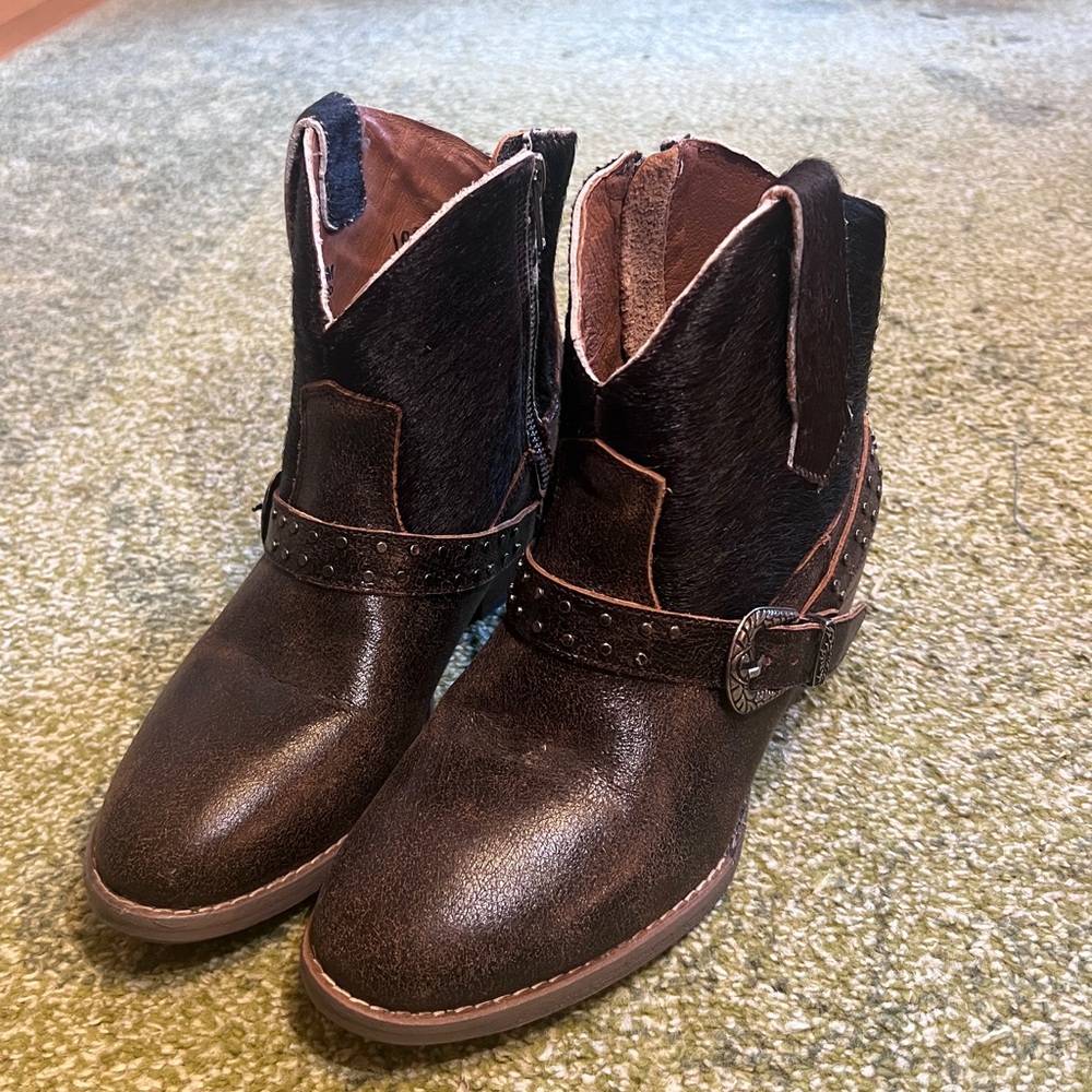 Pony hair ankle cowboy boots